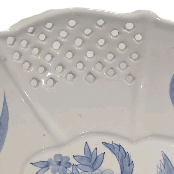 Home Interiors White Oval Cutout Blue Floral 4 Footed Dish 2002 Food Safe - Picture 6 of 7